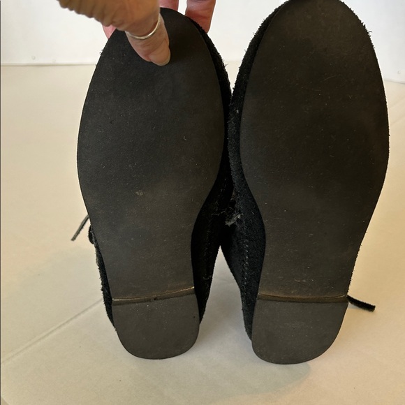 MINNETONKA WOMENS TWO CONCHO  HARD-SOLE BOOTS IN BLACK SUEDE SZ 8 - Picture 4 of 8